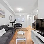 Beautiful Townhouse Near Yorkdale Mall, Wilson Subway